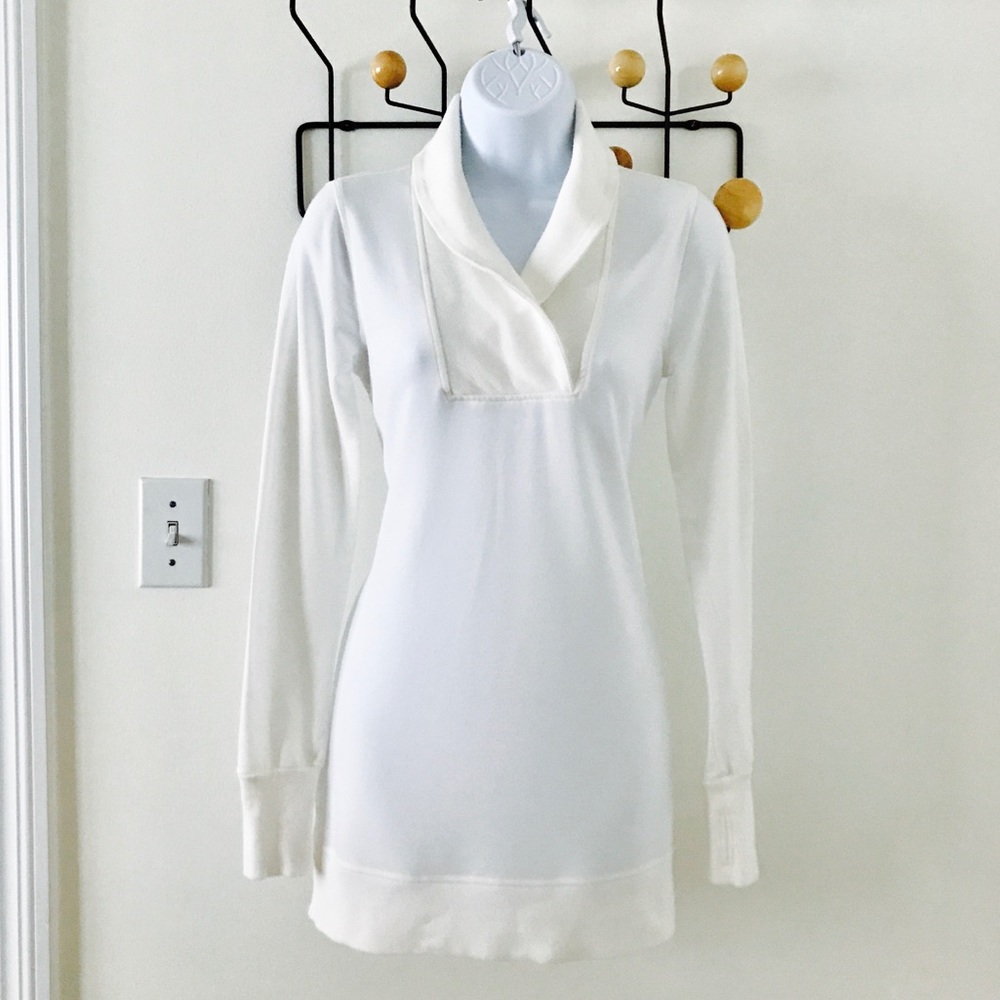 Sporty shawl-collar tunic with thumbholes